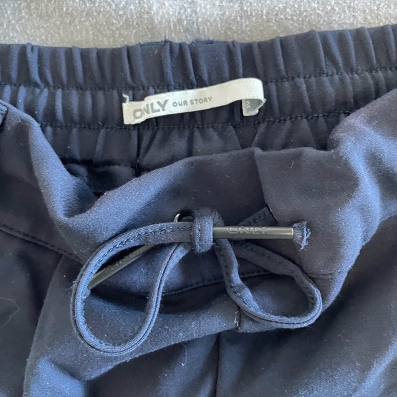 Navy blue high waisted shorts - Picture 2 of 3